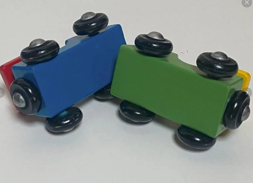 Lote dos coches Fórmula 1 de madera – photo 5